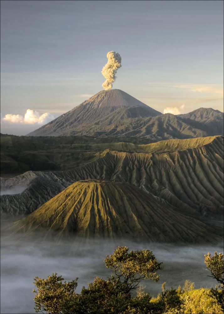 Green volcano Постер