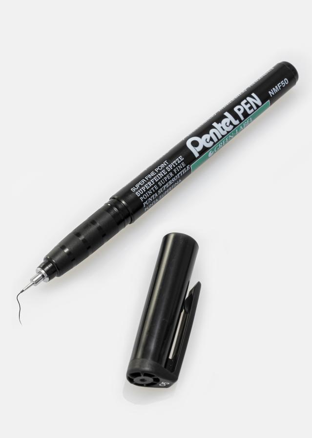 Pentel NMF50 - Черно Химикалка за албуми - 0,5 mm